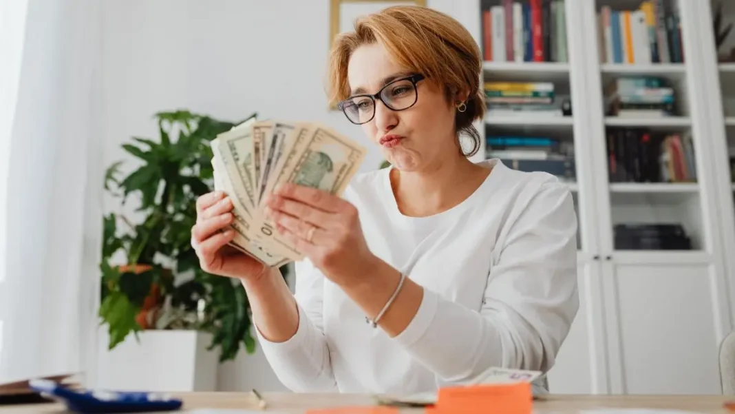 Simple Tips to Help You Manage Your Money
